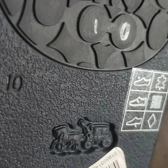 New Coach X Disney 50th Anniversary Walt Disney World Graphic Slides Unisex - Picture 6 of 6